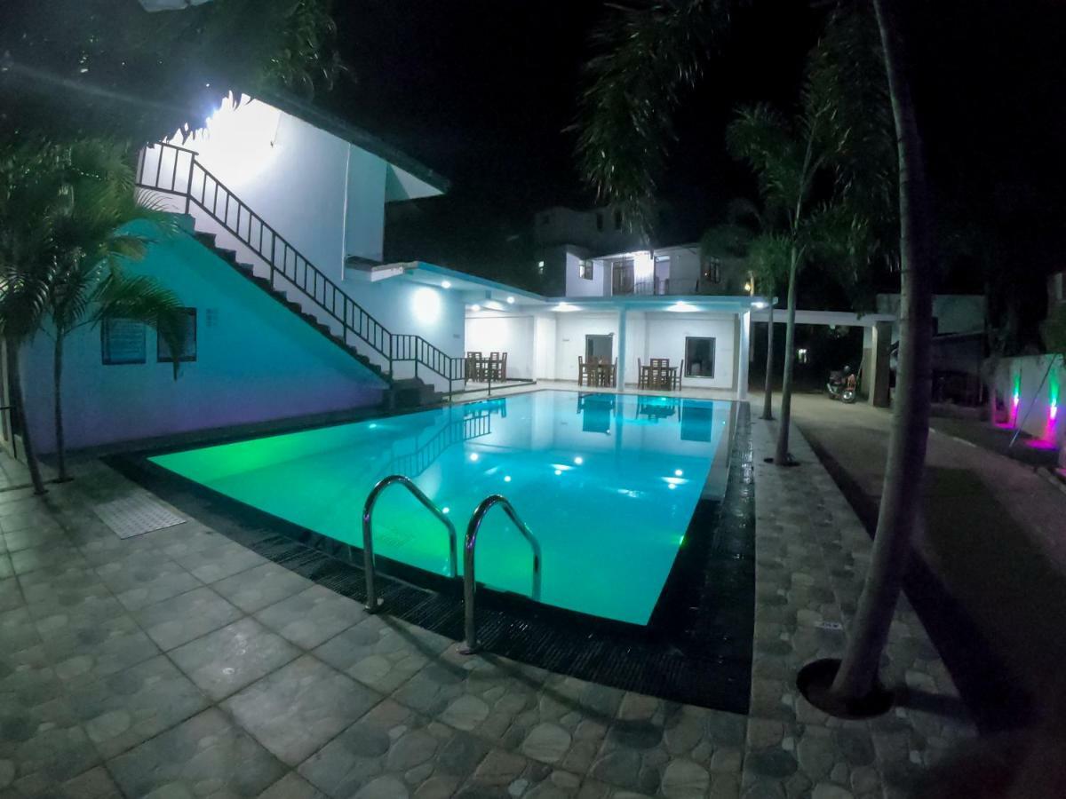 Lion Resort Полоннарува Екстер'єр фото