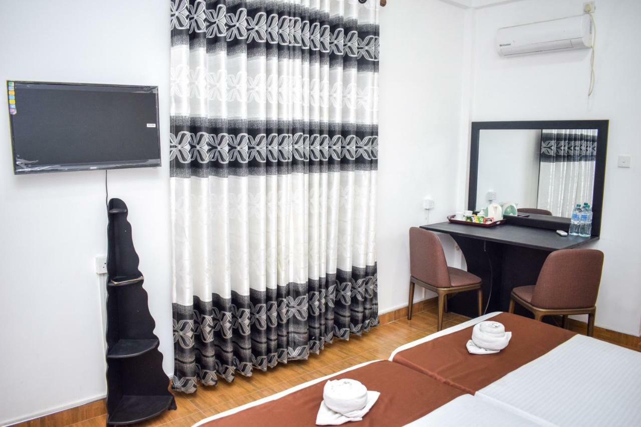 Lion Resort Полоннарува Екстер'єр фото
