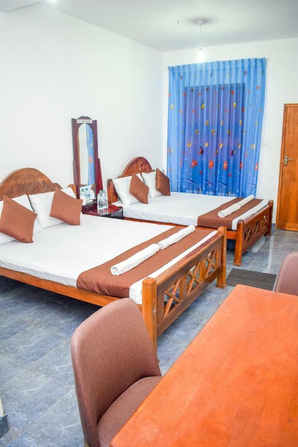 Lion Resort Полоннарува Екстер'єр фото
