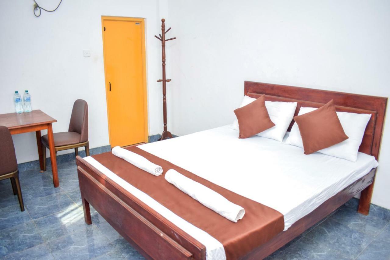 Lion Resort Полоннарува Екстер'єр фото